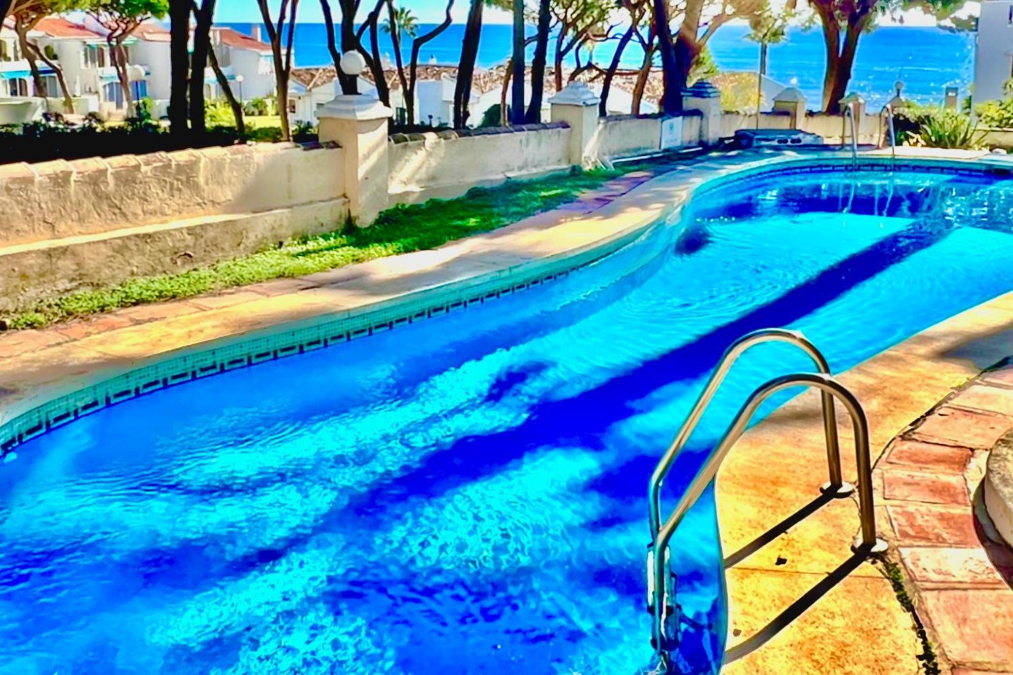 Mijas Costa - Beachside Apartment-B Sitio de Calahonda Exterior photo