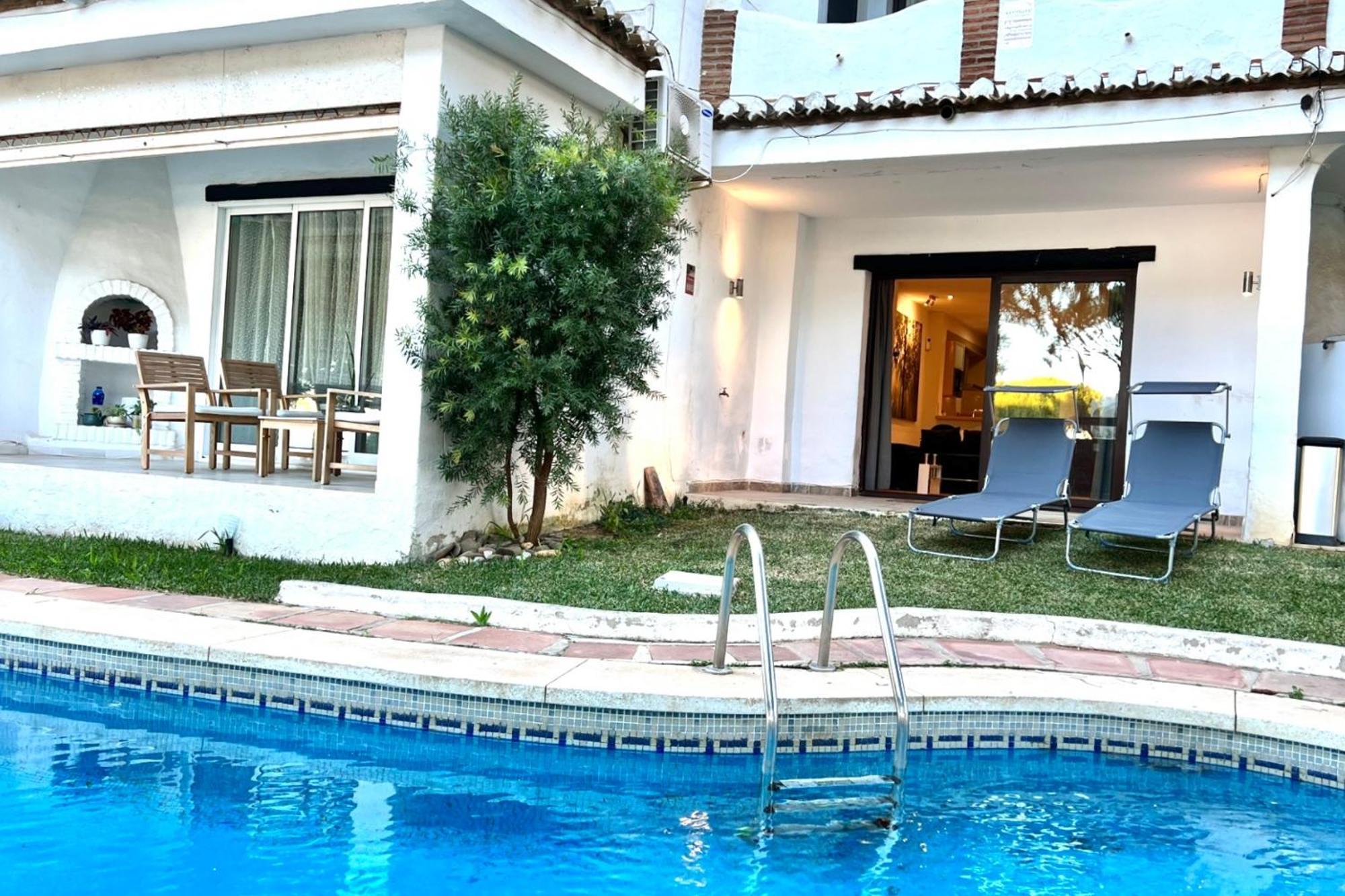 Mijas Costa - Beachside Apartment-B Sitio de Calahonda Exterior photo